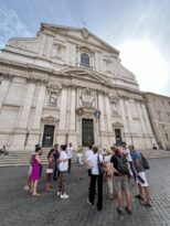 Davanti a Chiesa del Gesù